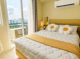 Condo near Ayala Mall Cebu & IT Park - Sea and City View with Balcony