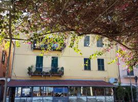Perla Nera Guesthouse, guest house in Imperia