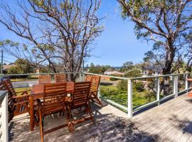 Ocean Echoes - Pet Friendly with Ocean Glimpses, מלון בקולבורה ביץ'