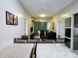 Monarch Parksuites 2BR Deluxe 4 Family beds، فندق في Sampong