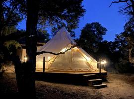 Cozy Bell Tents Excellent for a Glamping Experience and Hiking in Duchesne, Utah, hotel en Fruitland