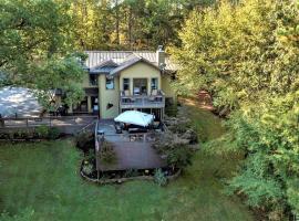 Lakefront Luxury: Private Water Front Vacation Rental with Views Near Hot Springs, AR, hotel v destinaci Lake Hamilton