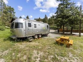 Fully-Equipped Airstream Rental for Glamping in Chelan, Washington, hotel di Manson