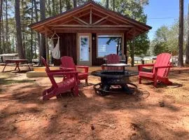 Cozy Waterfront Cabin for a Memorable Getaway on Toledo Bend Lake in Hemphill, Texas