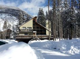 Camping Cabin Perfect for Groups near Roosevelt National Forest, Colorado, hotel din Mid Vail