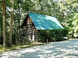 Snug and Cozy Cabin Rental with a Hot Tub near Copperhill for a Relaxing Vacation in Tennessee