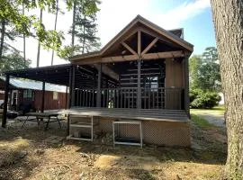 Peaceful Lakefront Tiny Cabin Nestled in the Sabine National Forest for a Romantic Escape in Hemphill, Texas