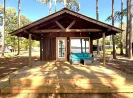 Rustic Waterfront Cabin on Toledo Bend Lake for an Unforgettable Getaway in Nature in Hemphill, Texas