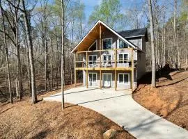 Spacious Family Cabin with Lake Hartwell Access in Westminster, South Carolina
