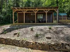 Appalachian Adventure in this Tiny Cabin near Hiawassee, Ideal for Couples' Glamping