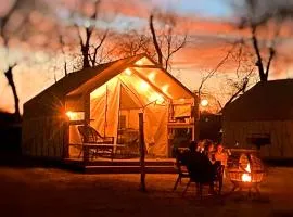 Relaxing Nature Escape to a Riverside Paradise: Luxury Glamping in a Safari Tent near Kingsbury, Texas