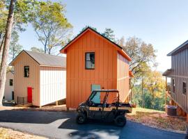 Pet-Friendly Cabin Ideal for Families with Jacuzzi and Lake Views in Alabama, hotel in Grant