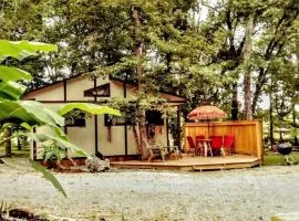 Cozy Wood Shed Tiny House Near Old Hickory Lake w/ Full Kitchen, Fire Pit & Breakfast