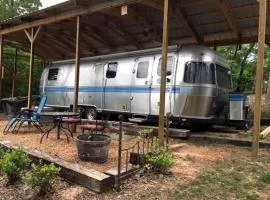 Refurbished 1999 Airstream Rental for Glamping in Alabama