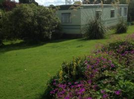 The Exmoor Caravan, villa en Twitchen