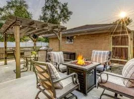 Beautiful Cottage with Hot-tub in Gary, Indiana