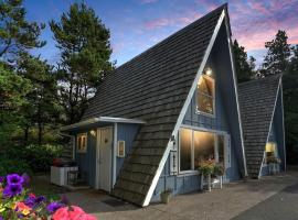 Charming A Frame Nestled Amidst Trees in Otter Rock, Oregon, σαλέ σε Otter Rock