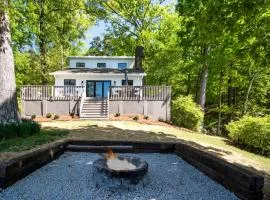 Embrace Nature in this Lakefront Cottage with Fire Pit in Charlotte, North Carolina