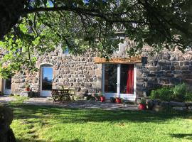 Ciel d'Ardeche, hotel s parkiralištem u gradu 'Lachamp-Raphaël'