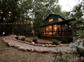 Stunning and Fully-Equipped Tiny House with Breathtaking Views of South Cumberland State Park in Monteagle, TN