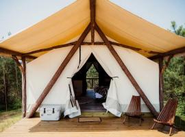 Incredible Safari Tent with Hot-tub, Fire Pit and Sauna in Cadiz, Kentucky, hotel v destinaci Cadiz