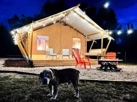 Outstanding Safari Tent with Jacuzzi and and Beautiful Outdoor and Indoor Living in Florida