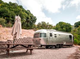Pristine Airstream Nestled on a Beautiful Ranch in Southern California, hotel in Cayucos