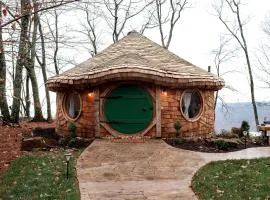 Amazing Hobbit House with Fire Pit and Barbecue in Rising Fawn, Georgia