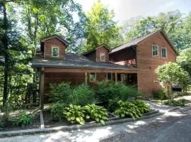 Beautiful Cabin with Hot Tub Surrounded by Trees in Confluence, Pennsylvania