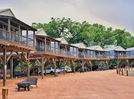Aquatic Retreat: Waterfront Tented Cabin with Full Amenities for Water Lovers in Cibolo, TX