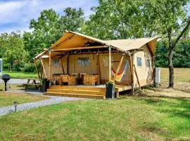 Incredible Tented Cabin with Fire Pit and Hot-tub in Sevierville, Tennessee