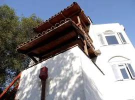Captivating Riverfront Vacation Rental for Large Groups in Three Rivers, California