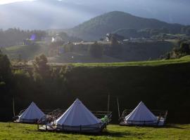 Deluxe Bell Tent Rental for a Unique Transylvania Holiday, hotel i Dâmbovicioara