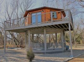 Luxury Tree House in Canton for the Best of Texas Glamping โรงแรมในแคนตัน