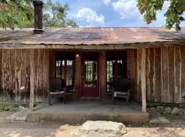 Picturesque Luminous Cabin with Jacuzzi, Bath and BBQ in Texas