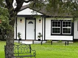 Spectacular Secluded Cottage in Round Top, Texas