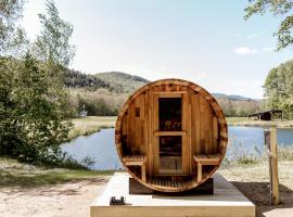 Magnificent Safari Tent with Sauna and Fire Pit in North Woodstock, New Hampshire, glamping site in Woodstock
