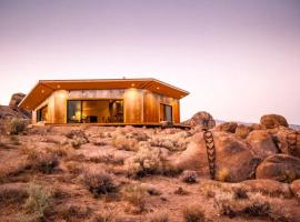 Amazing Lone Pine Cabin for Glamping in California, ξενοδοχείο σε Lone Pine