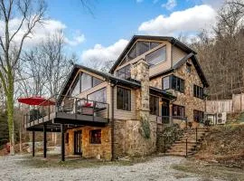 Riverside Luxury: Fully Equipped Cabin with Outstanding Views in Emlenton, PA