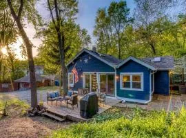 Charming Cozy Cabin with Hot-tub in Gary, Indiana