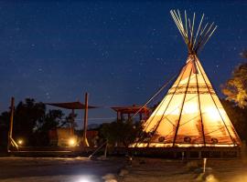 Enchanting Glamping Tipi in the Mojave Desert near Las Vegas, Nevada, luxusn&iacute; kemp v destinaci Sandy Valley
