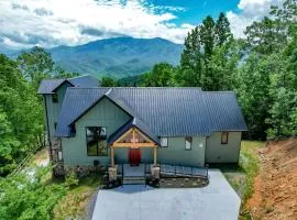 Fantastic Cabin with Pool Table and Games in Gartlinburg, Tennessee