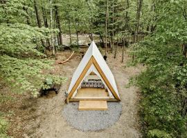 Amazing Safari Tent Close to Lake in North Woodstock, New Hampshire, glamping site in Woodstock