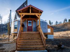 Secluded Modern Yurt with Sauna Perfect for Small Groups in Boise, Idaho, οργανωμένο κάμπινγκ σε Lowman