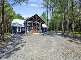 Breathtaking Luxurious Cabin with Fire Pit, Screened Beautiful Porch and Jacuzzi in Oklahoma