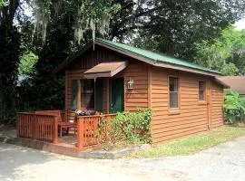 Rustic Cabin Perfect for a Romantic Getaway in Inverness, Florida