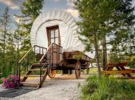 Charming Idaho Glamping Wagon with AC, Fire Pit & Breakfast | Bonners Ferry Escape