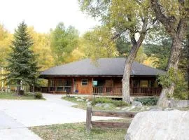 Woodland Camping Cabin for Biking near Arkansas Hills Trail in Colorado