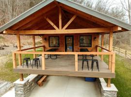 Amazing A-Frame Perfect for Outdoor Lovers in Ohio, hotel di Deersville