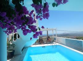 Peggy's Villa-House with private pool 25' from Athens Intl Airport, hotell i Drafí